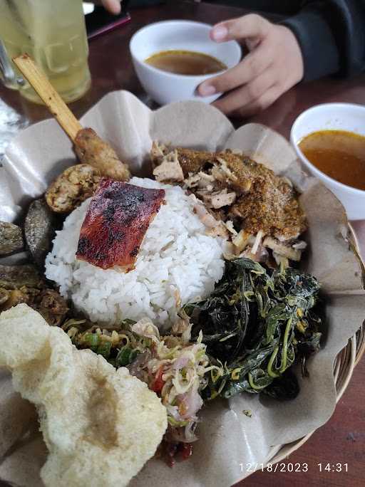 Warung Babi Guling Bli Kadek 9