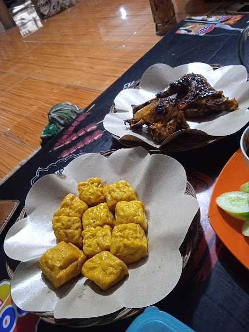 Warung Nasi Lesehan. Khas Sunda 4