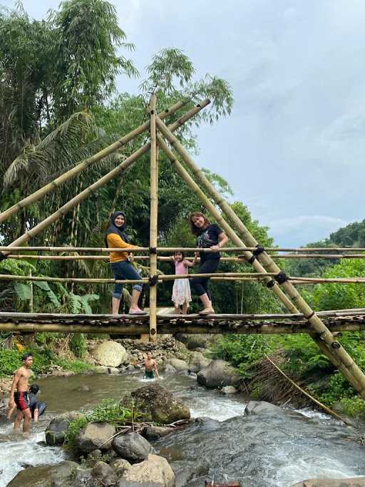 Kolam Renang Cireong Paradise 9