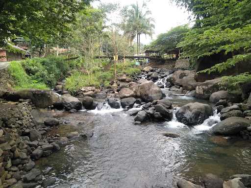 Kolam Renang Cireong Paradise 8