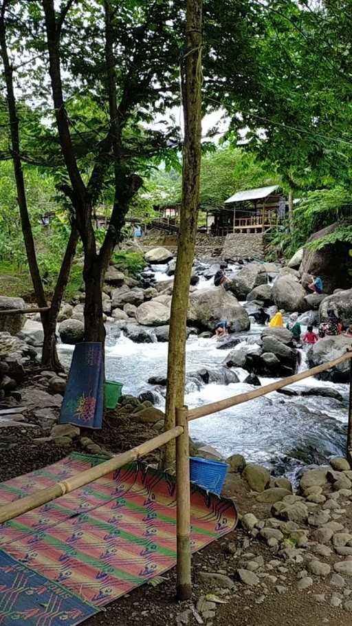 Kolam Renang Cireong Paradise 7