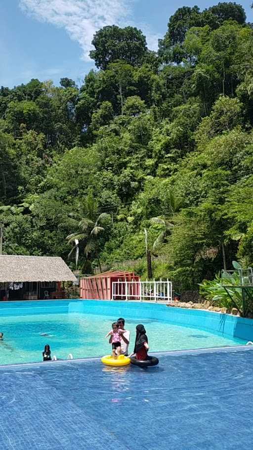 Kolam Renang Cireong Paradise 10