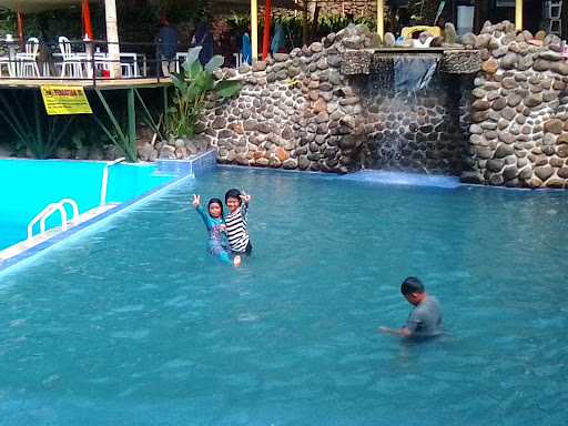 Kolam Renang Cireong Paradise 6