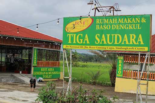 Rumah Makan 3 Saudara 7