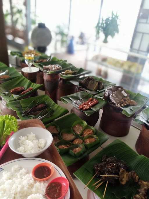 Rumah Makan Ampera Sindangkasih 5