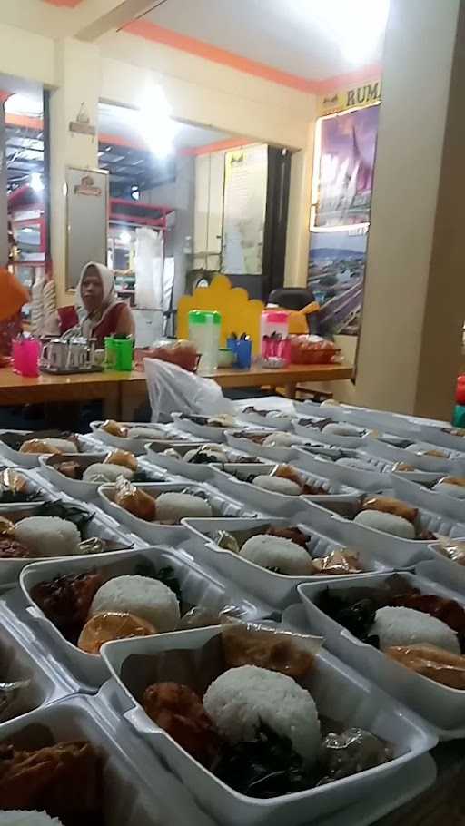 Rumah Makan Padang Uni Yeni 7