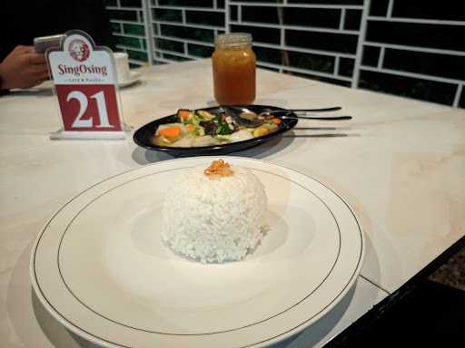 Singosing Cafe & Resto 9