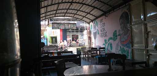 Warung Ma'Em 4