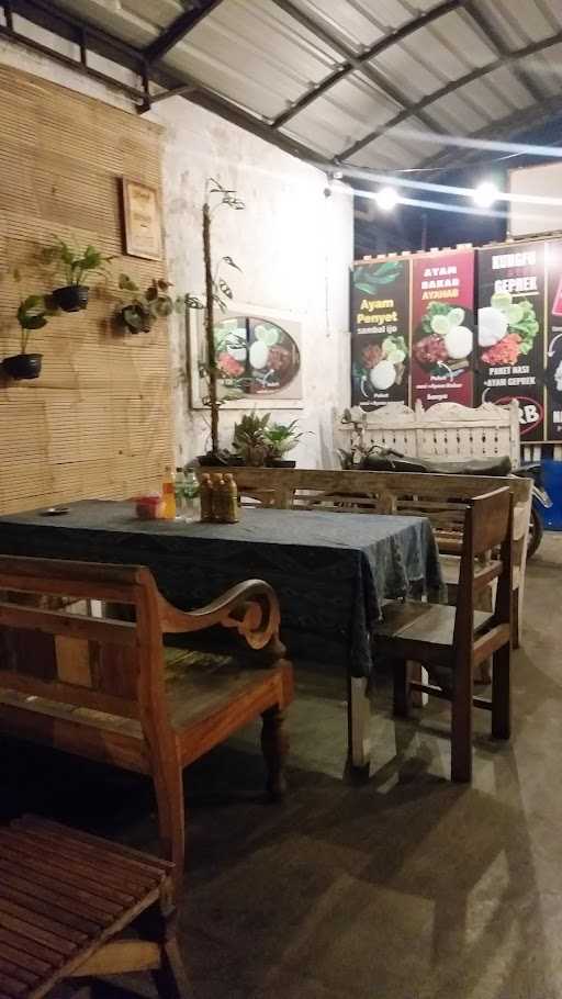 Warung Ma'Em 10