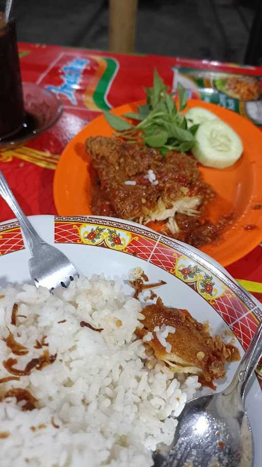 Warung Makan Lalapan Nasi Uduk 3