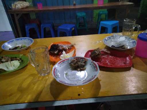 Warung Makan Lalapan Nasi Uduk 4