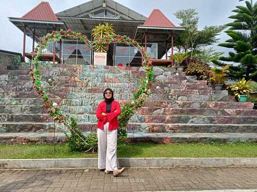 Obyek Wisata Bukit Green Hill 7