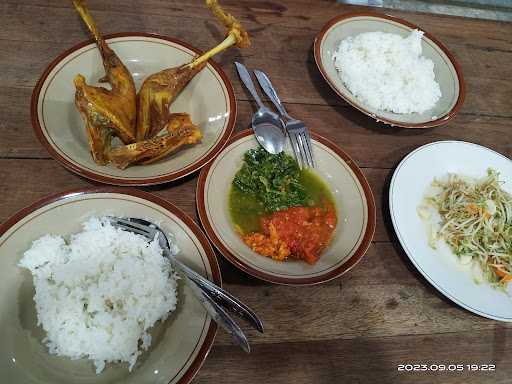 Bebek & Ayam Kampung Mas Budi 9