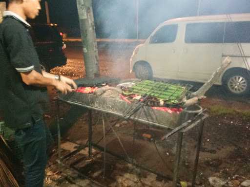 Ikan Bakar Sari Laut Delia 10