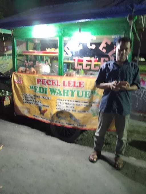 Pecel Lele Edi Wahyue 3