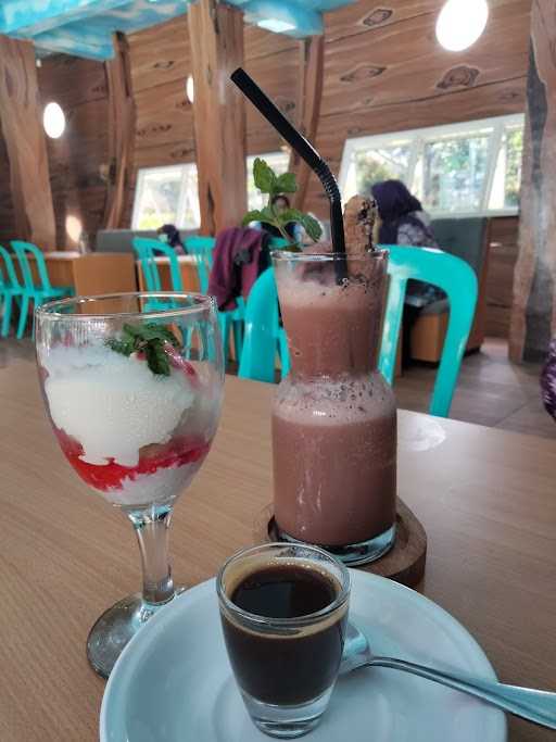 Phinisi Cafe Jogja 3