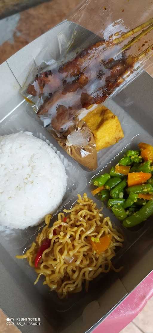 Deesqi Spesial Nasi Uduk & Ayam Rempah 1