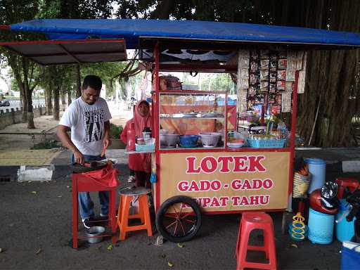 Lotek Gado-Gado Lapangan Denggung Sleman 7