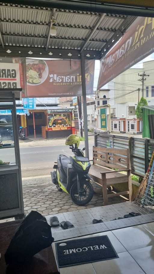 Phi Narak Ayam Penyet & Ayam Bakar 8