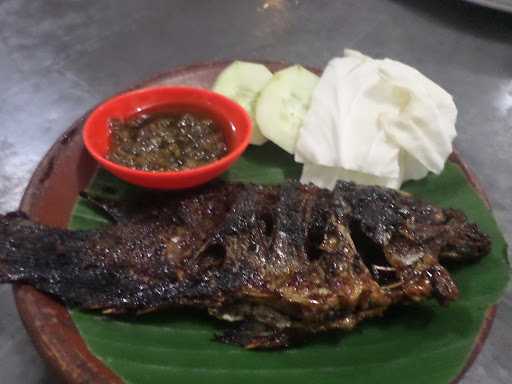 Rumah Makan Pelangi Pedesaan 7