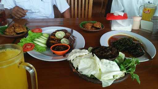 Rumah Makan Pelangi Pedesaan 3