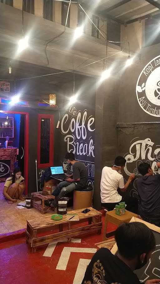 Rr Coffee & Eatery 8