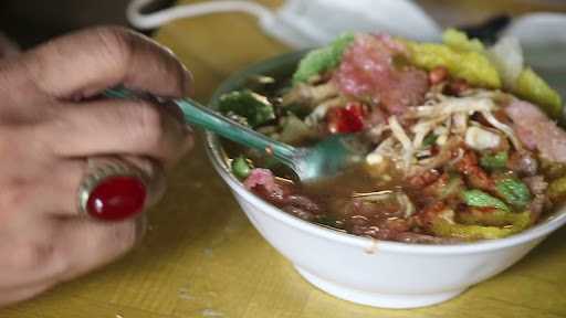 Soto Ayam Pak Tawan Bonjok 3