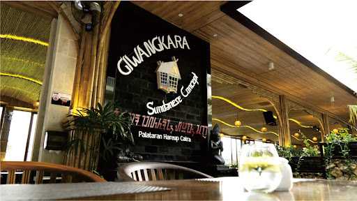 Giwangkara Sundanese Resto 1