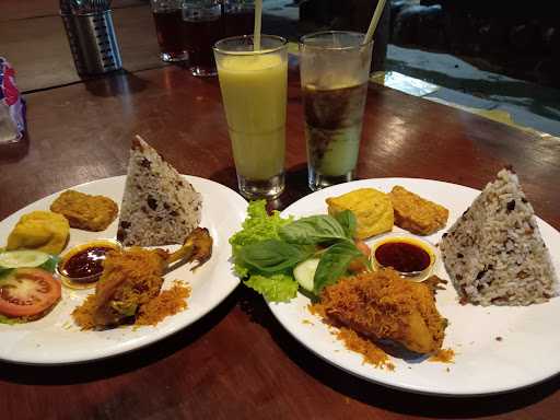 Kampoeng Gombong Resto & Cafe 5