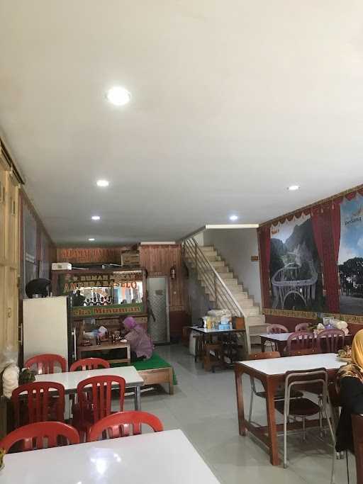 Rumah Makan Ampera Baselo 9