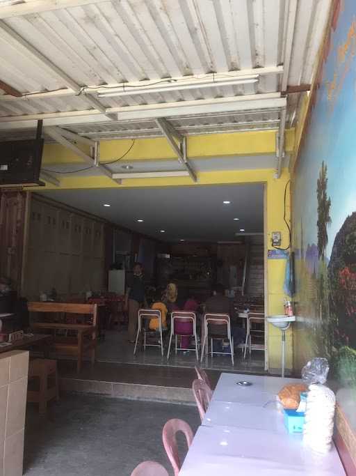 Rumah Makan Ampera Baselo 7