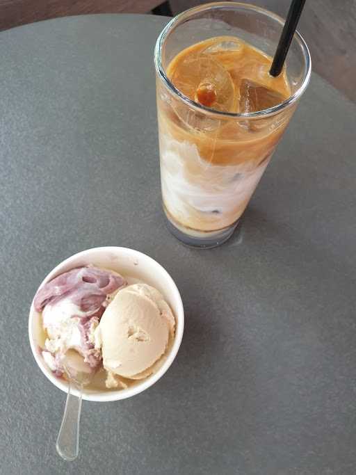 Lotu Coffee & Gelato 7