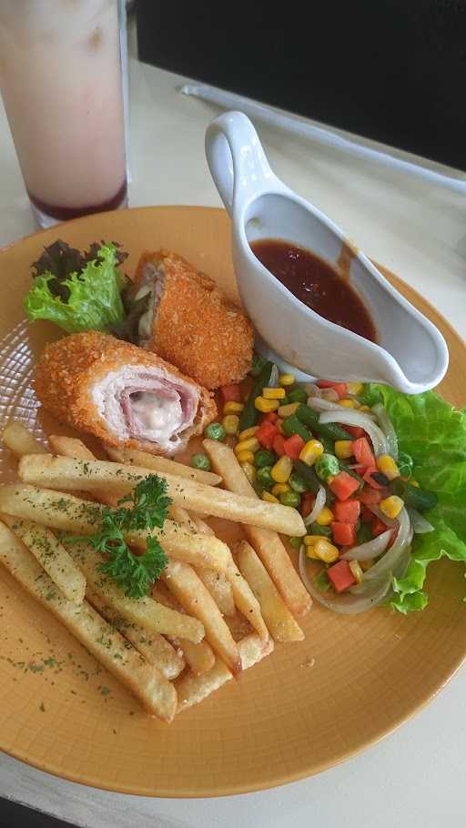 Haloa Coffee & Eatery 6