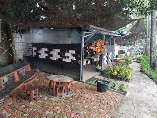 Ganitri Outdoor Cafe & Resto 8