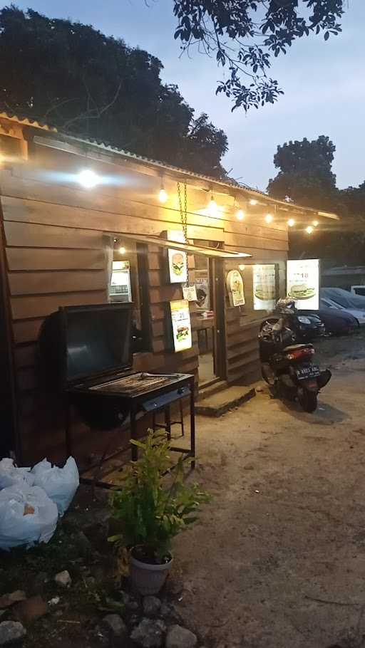 Borneo Burger Sarijadi Perintis 2