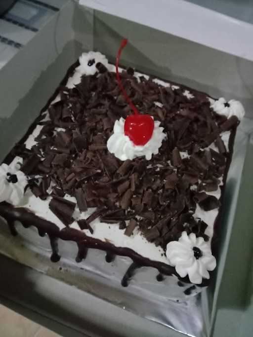 Rhinie_Cake 2