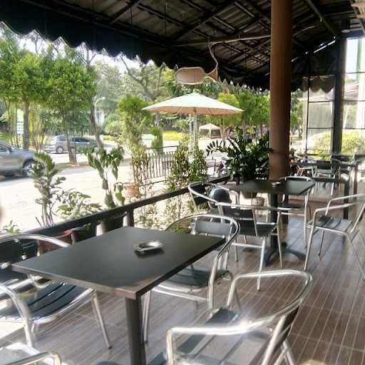 Dapoer Pindang Resto 8