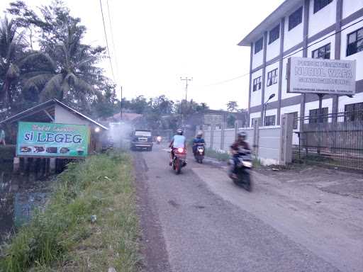 Kedai Lesehan Si Legeg 4