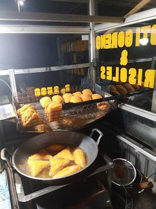 Roti Goreng & Risoles Simpang 4