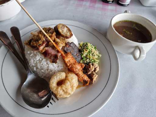 Rumah Makan Lestari Babi Guling 1