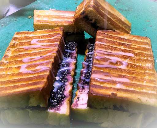 Roti Bakar & Martabak Mr.Chj, Sukahaji 1