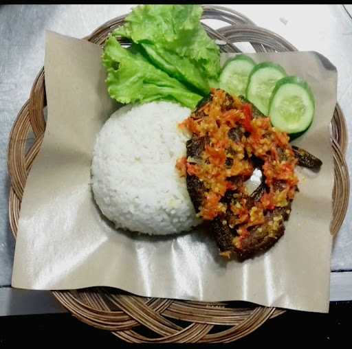 Ayam Dan Belut Penyet Neno' 9