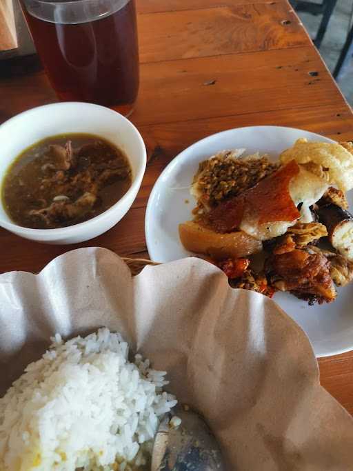 Warung Babi Guling-Dadong Suna 9