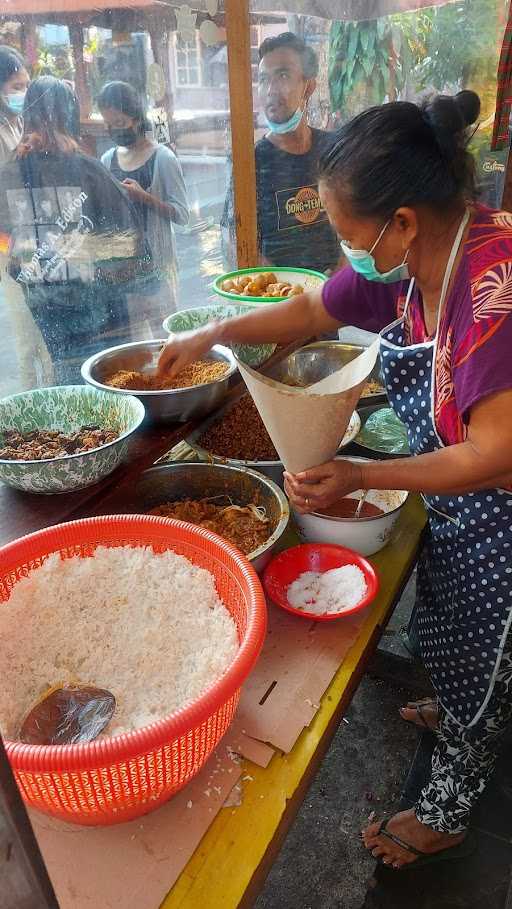 Warung Nasi Ayam Dong Siprig 9