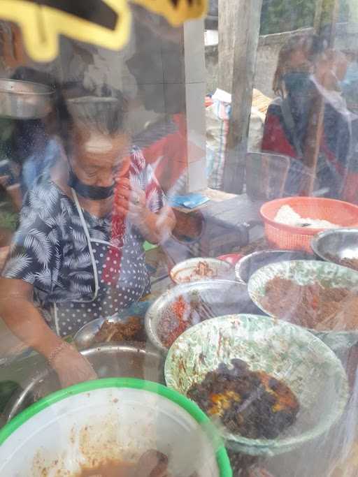 Warung Nasi Ayam Dong Siprig 8