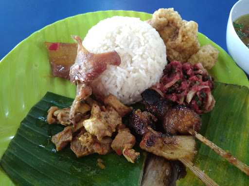 Warung Nasi Lawar Babi Bu Suci 4