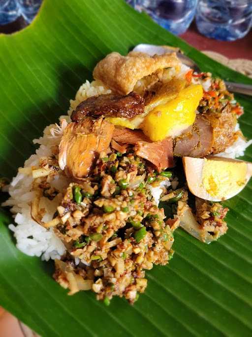 Warung Nasi Lawar Buk Moning 4