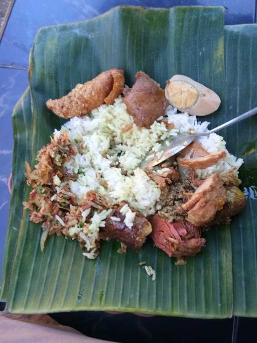 Warung Nasi Lawar Buk Moning 7