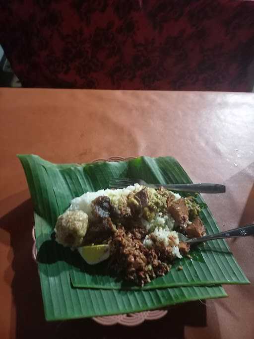 Warung Nasi Lawar Buk Moning 3