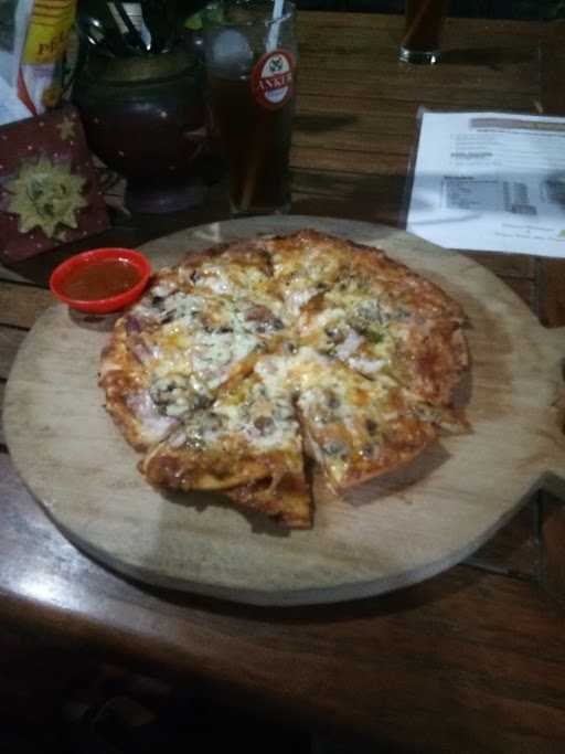 Warung Pizza Mr. Bro 1